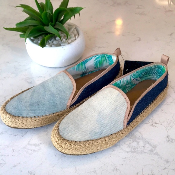 Emu Shoes - 🎁 4/$25 - EMU Denim slip-ons - NEW - size 6 left!!